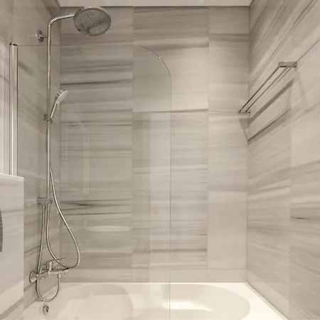 Residences 301, 3 Bedroom Appartement *