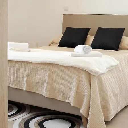 Residences 301, 3 Bedroom Апартаменты *